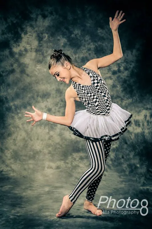 Young dancer photographed in the Photo 8 studio